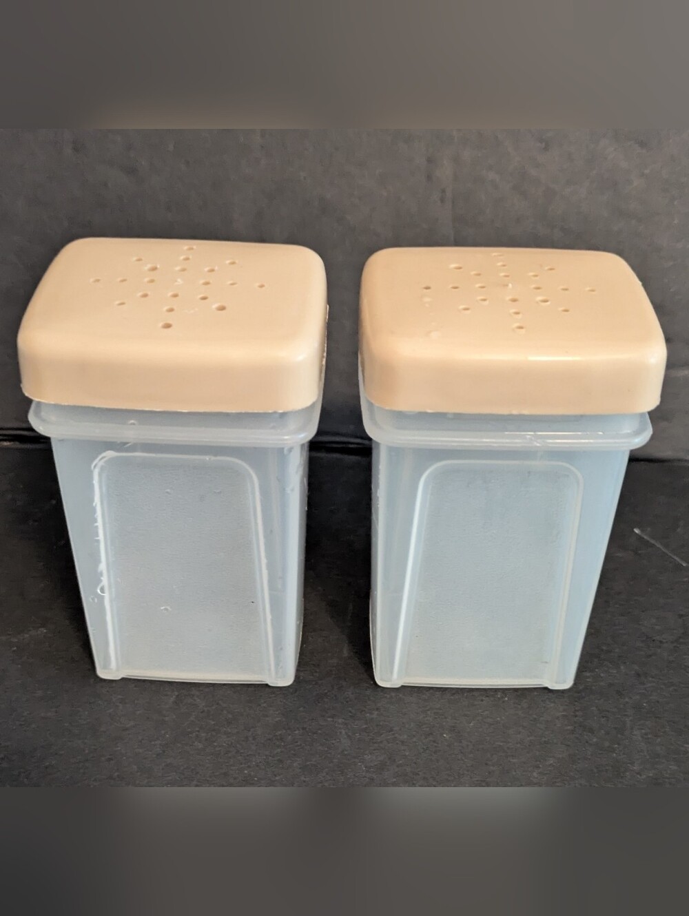 Sterilite Salt & Pepper Cream Top Frosted Plastic Shaker Set 2 Pack Vintage